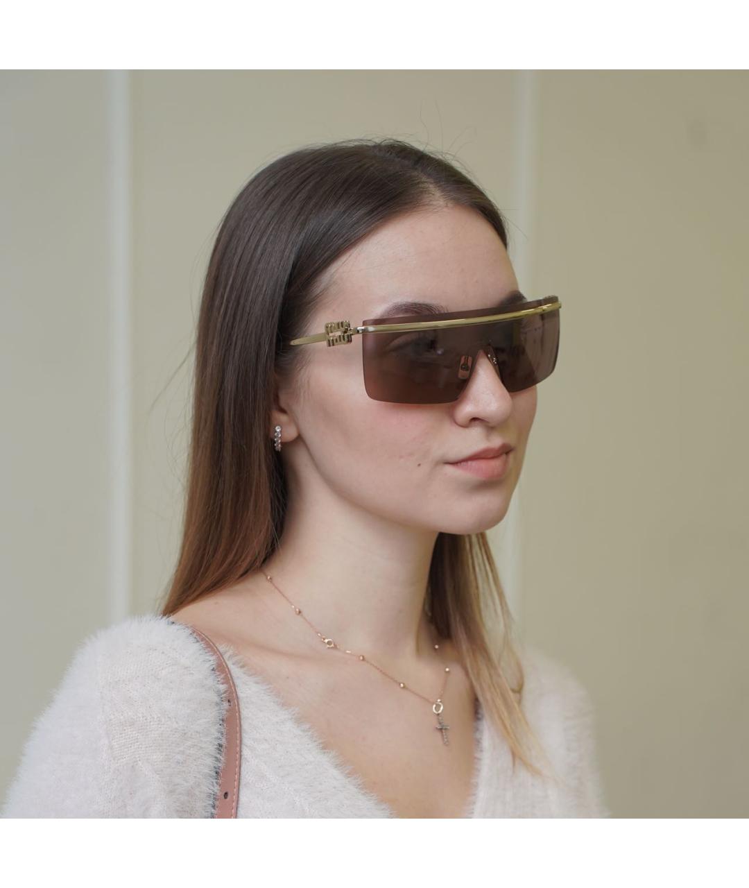 MIU MIU Бежевые пластиковые солнцезащитные очки, фото 2