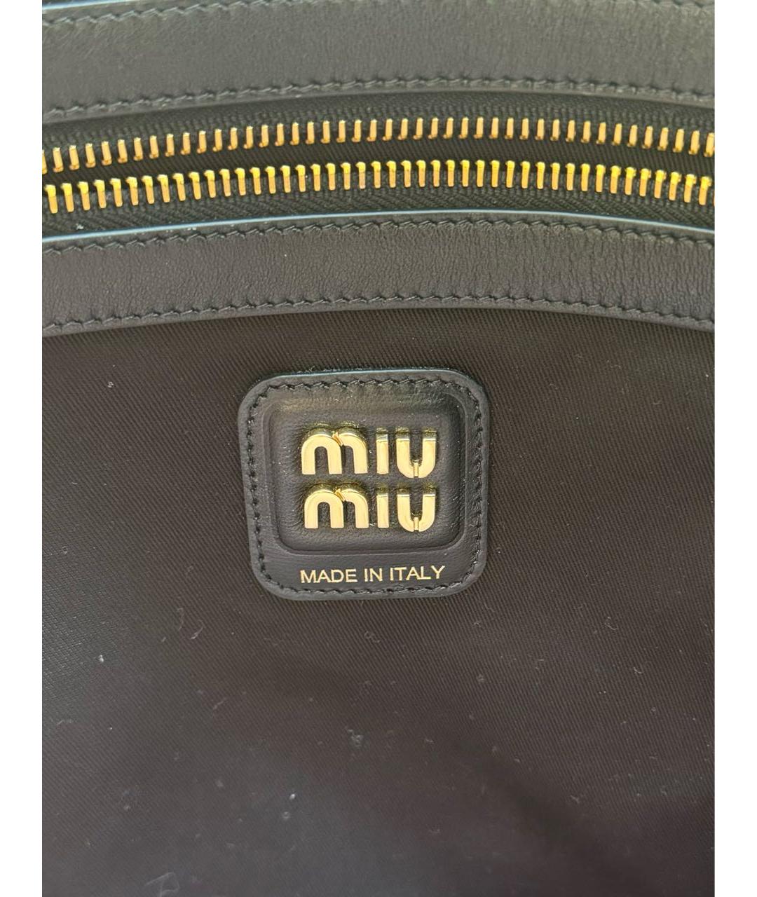 MIU MIU Черная сумка тоут из лакированной кожи, фото 3
