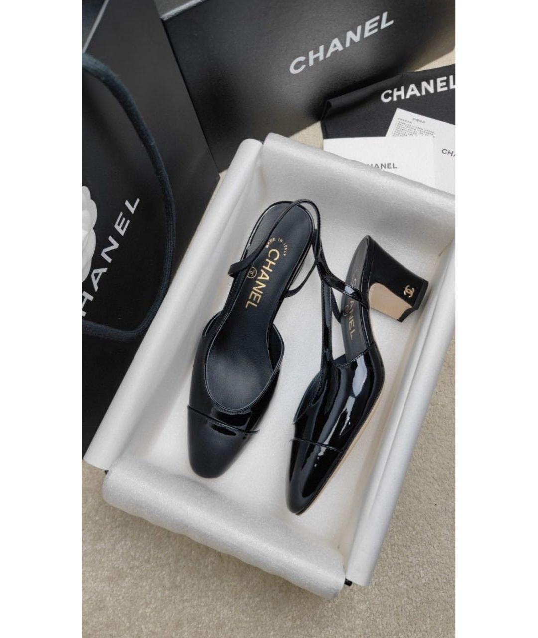 CHANEL Черные лодочки на низком каблуке из лакированной кожи, фото 4