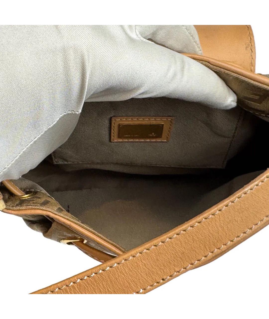 FENDI Бежевая кожаная сумка с короткими ручками, фото 3