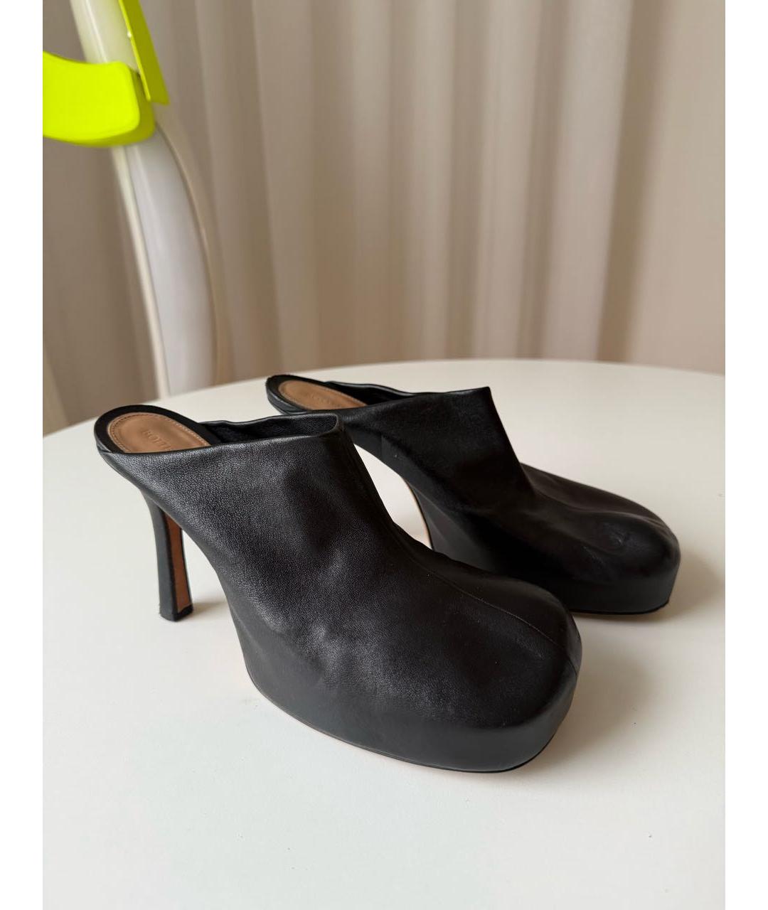 BOTTEGA VENETA Черные кожаные мюли, фото 2