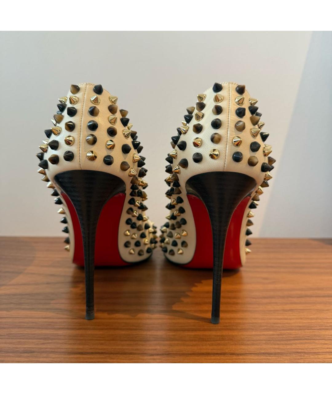 CHRISTIAN LOUBOUTIN Бежевые кожаные туфли, фото 4
