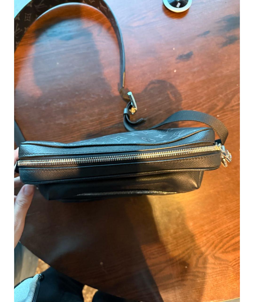 LOUIS VUITTON Черная кожаная сумка на плечо, фото 3