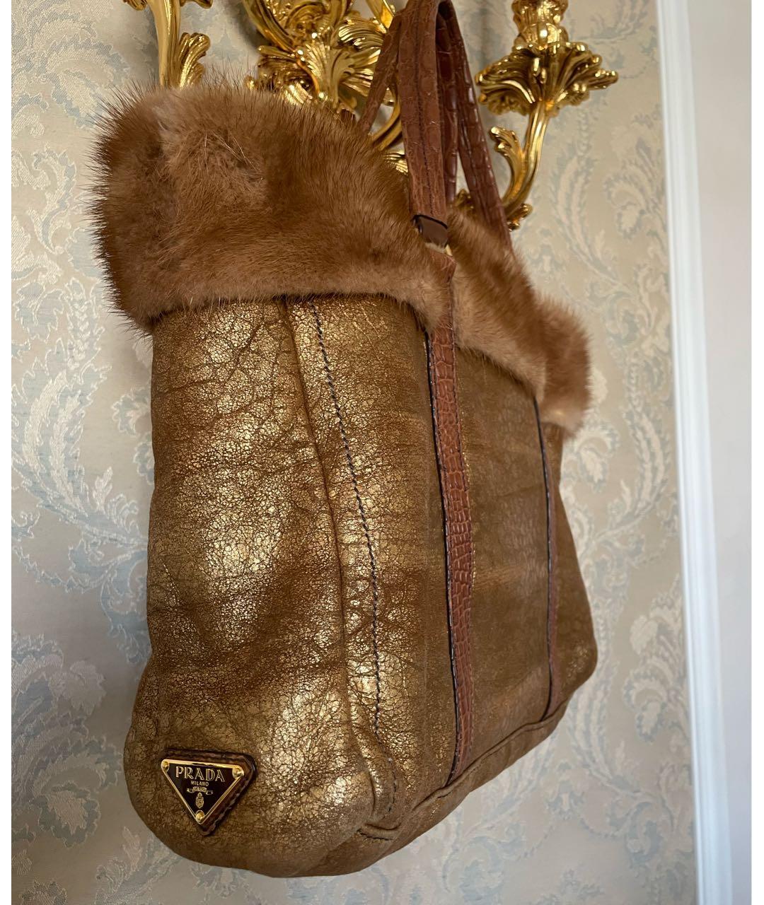 PRADA Золотая сумка тоут из экзотической кожи, фото 2