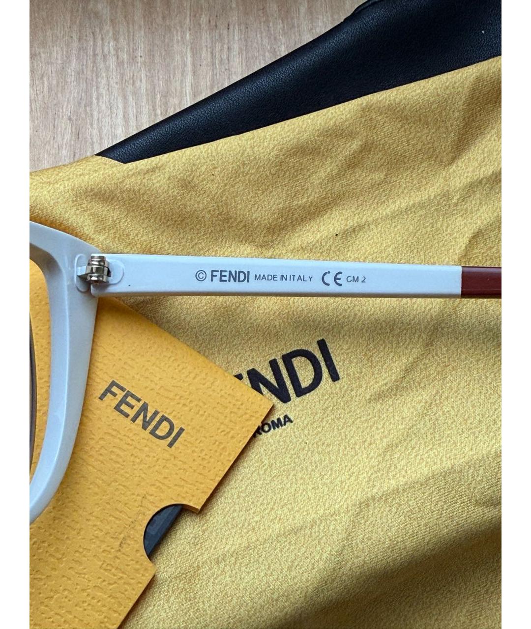 FENDI Белые пластиковые солнцезащитные очки, фото 5
