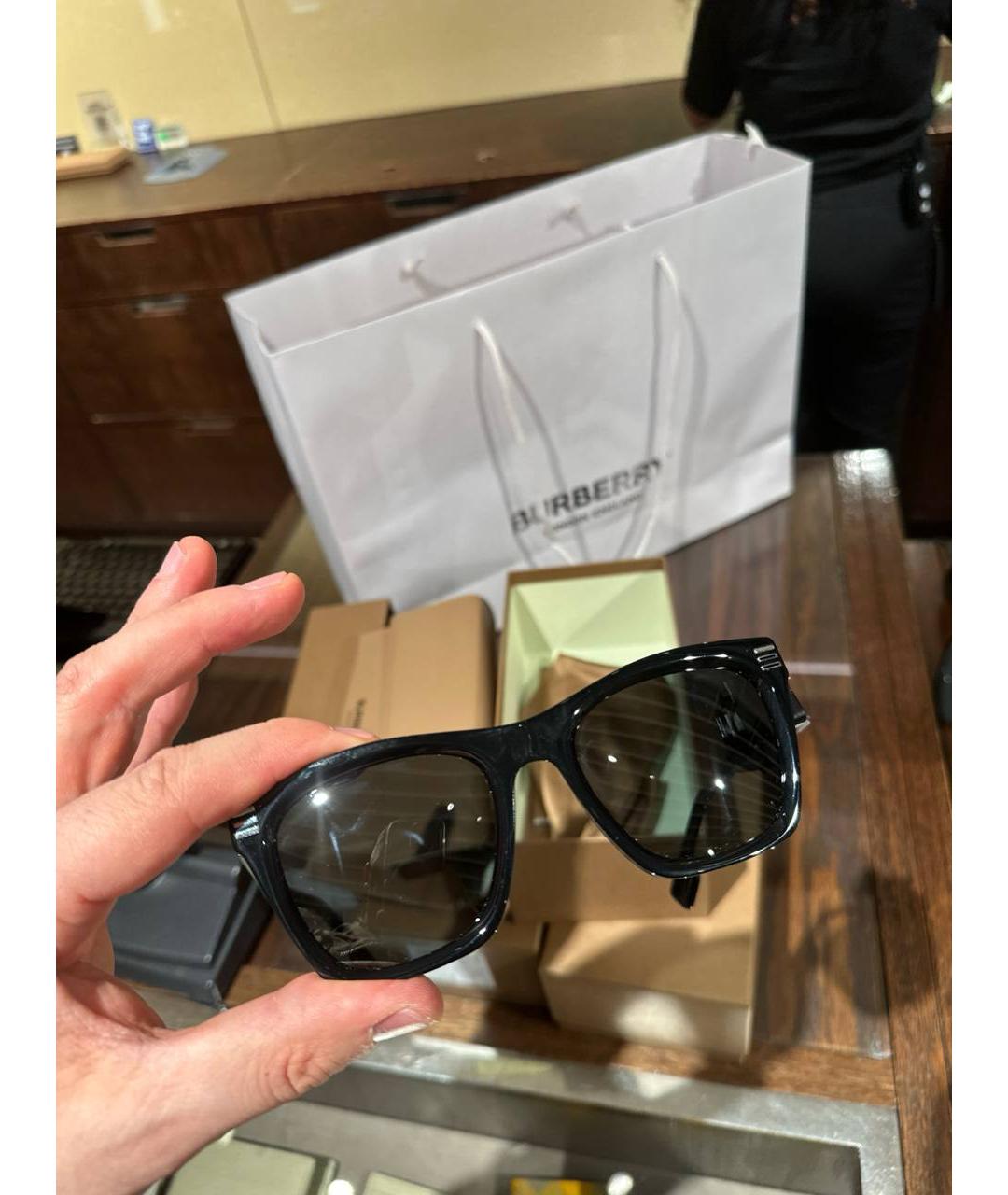 BURBERRY Черные пластиковые солнцезащитные очки, фото 2