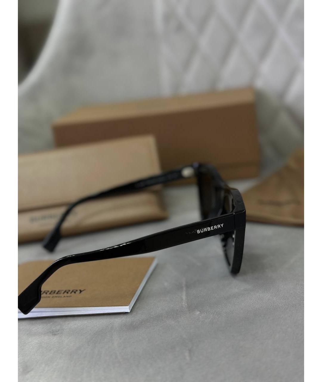 BURBERRY Черные пластиковые солнцезащитные очки, фото 3
