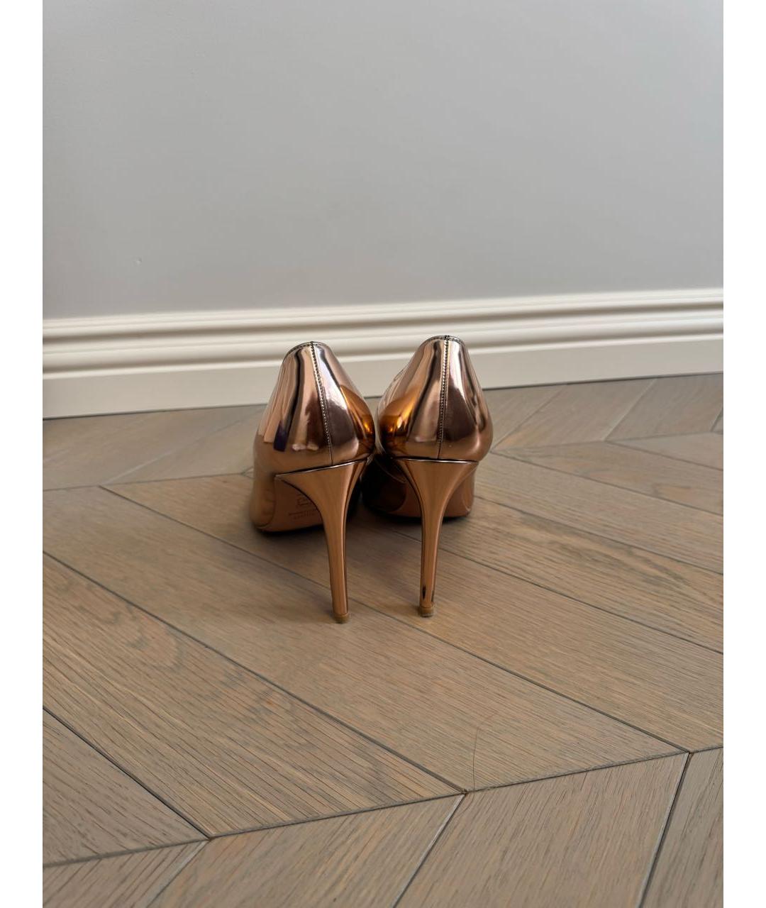 STUART WEITZMAN Золотые кожаные туфли, фото 3