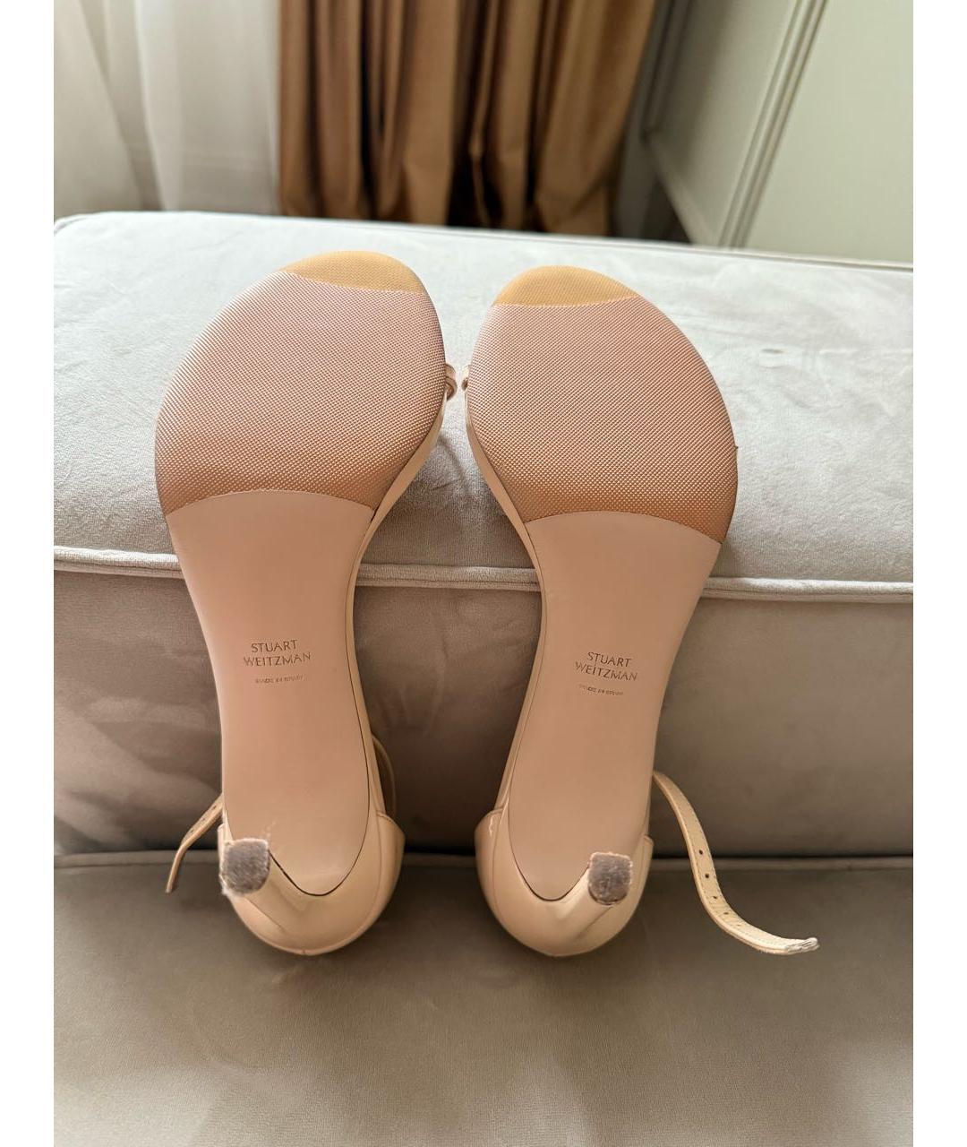 STUART WEITZMAN Бежевые босоножки из лакированной кожи, фото 3