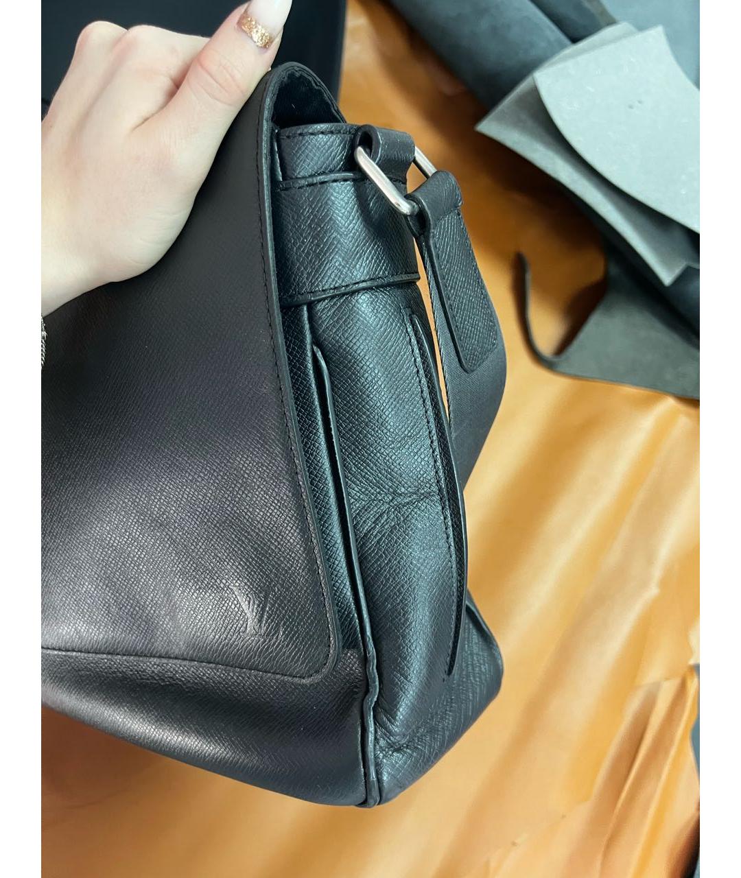 LOUIS VUITTON Черная кожаная сумка на плечо, фото 8