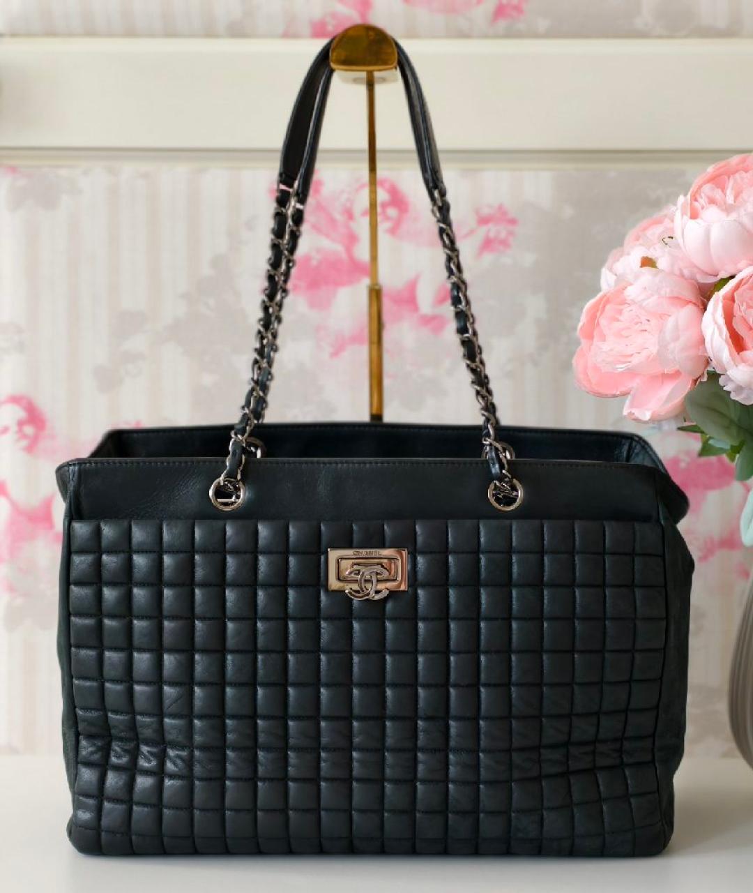 CHANEL Черная кожаная сумка с короткими ручками, фото 10