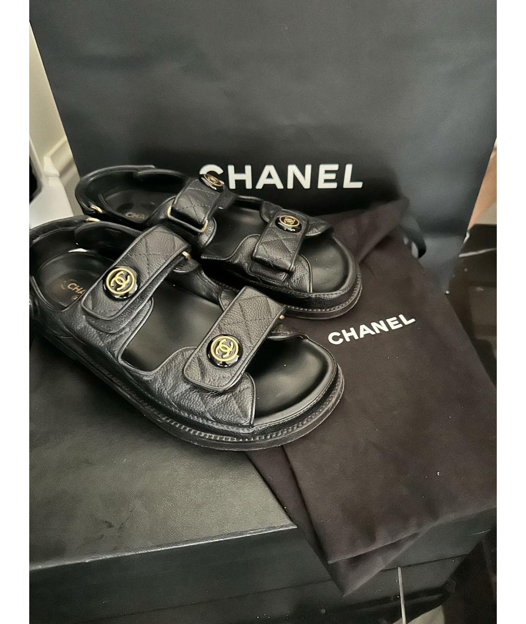 CHANEL Черные кожаные сандалии, фото 2