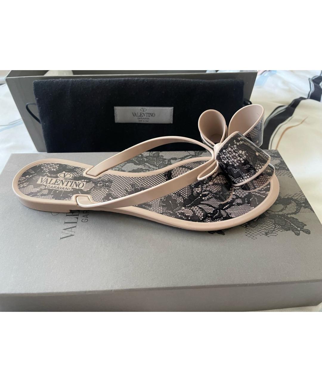 VALENTINO Бежевые резиновые шлепанцы, фото 5