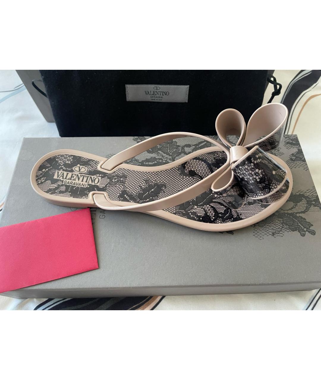 VALENTINO Бежевые резиновые шлепанцы, фото 3