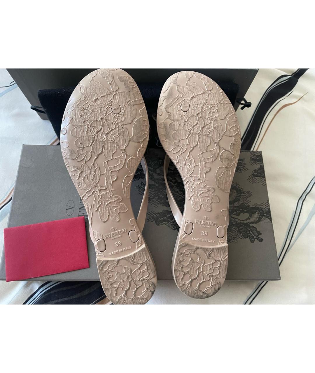 VALENTINO Бежевые резиновые шлепанцы, фото 4