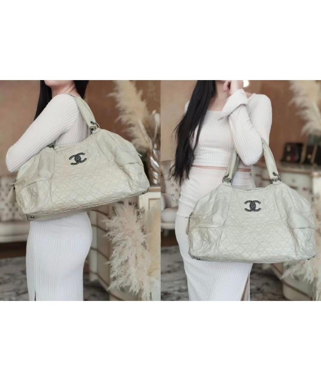 CHANEL Бежевая кожаная сумка с короткими ручками, фото 5