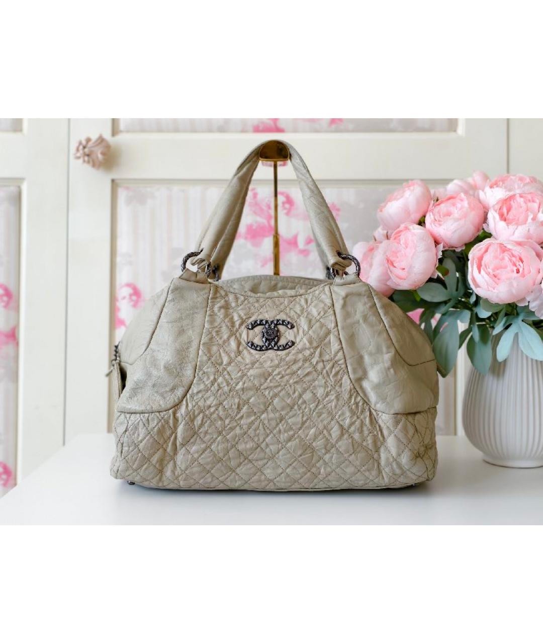 CHANEL Бежевая кожаная сумка с короткими ручками, фото 9