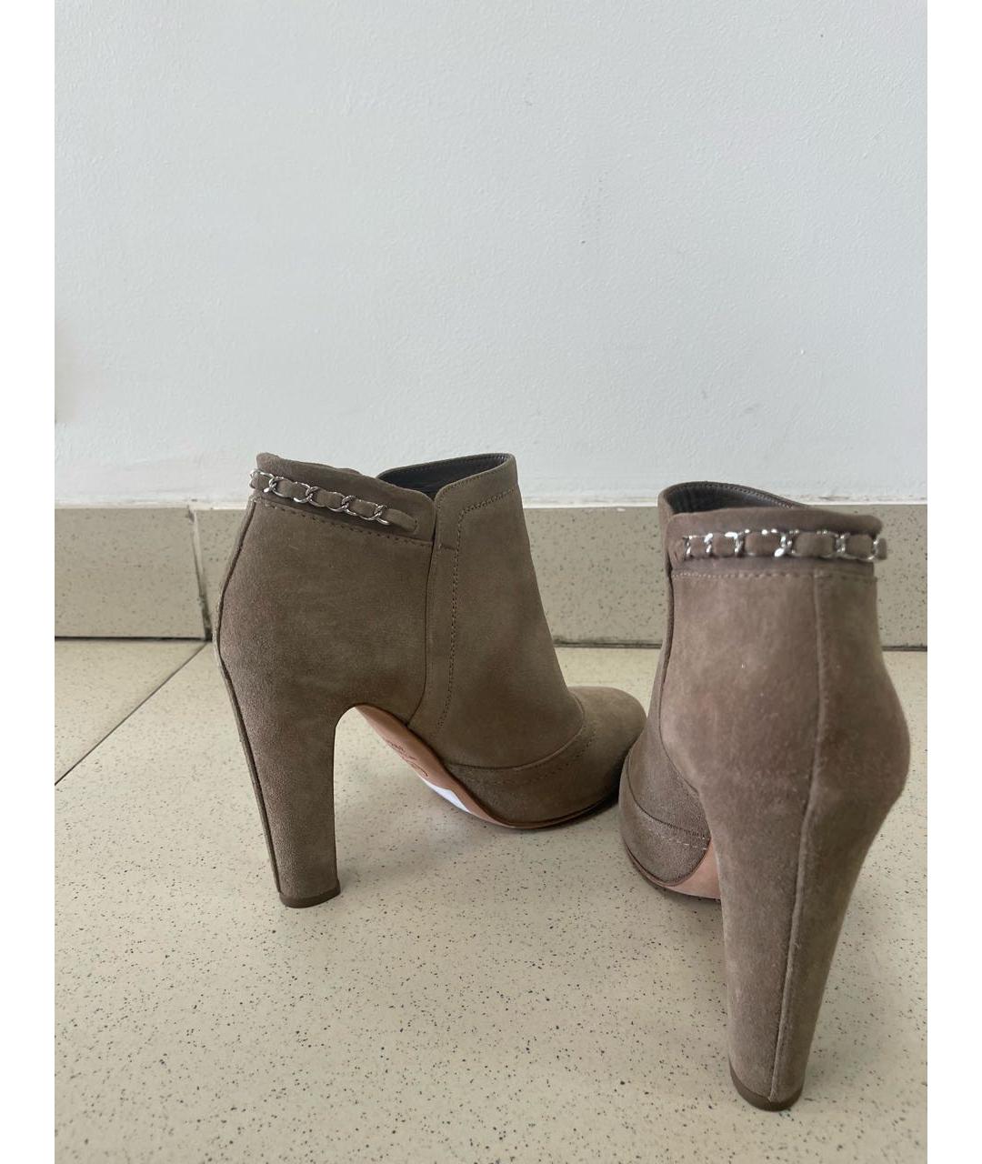 CHANEL Бежевые замшевые ботильоны, фото 3