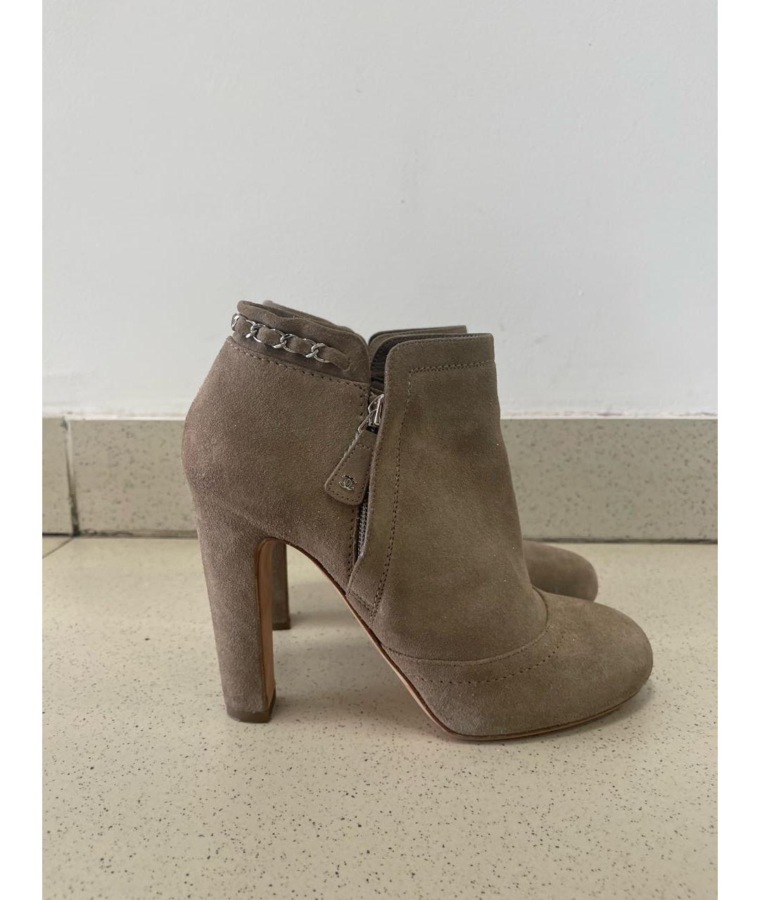 CHANEL Бежевые замшевые ботильоны, фото 5