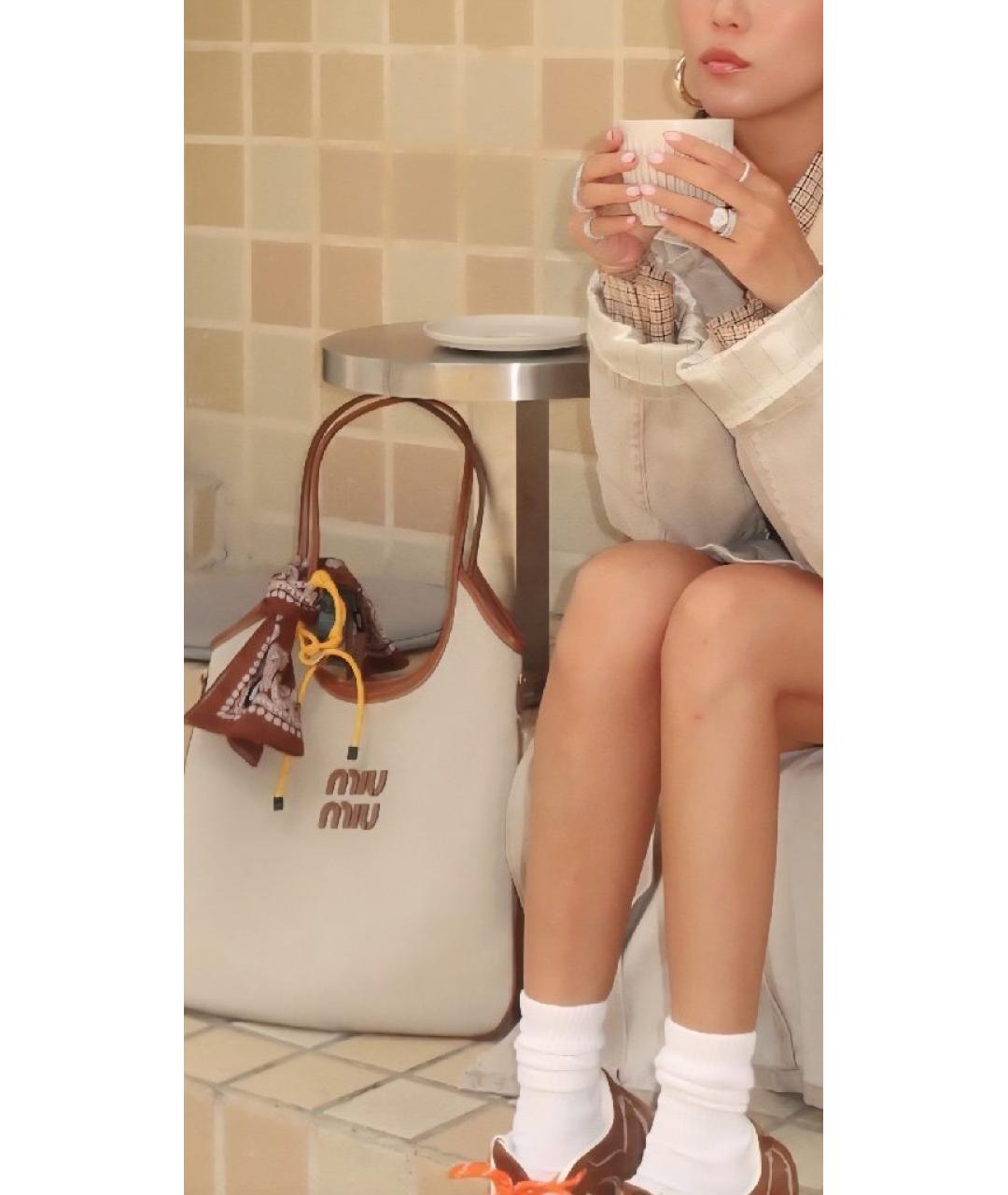 MIU MIU Бежевая сумка тоут, фото 5