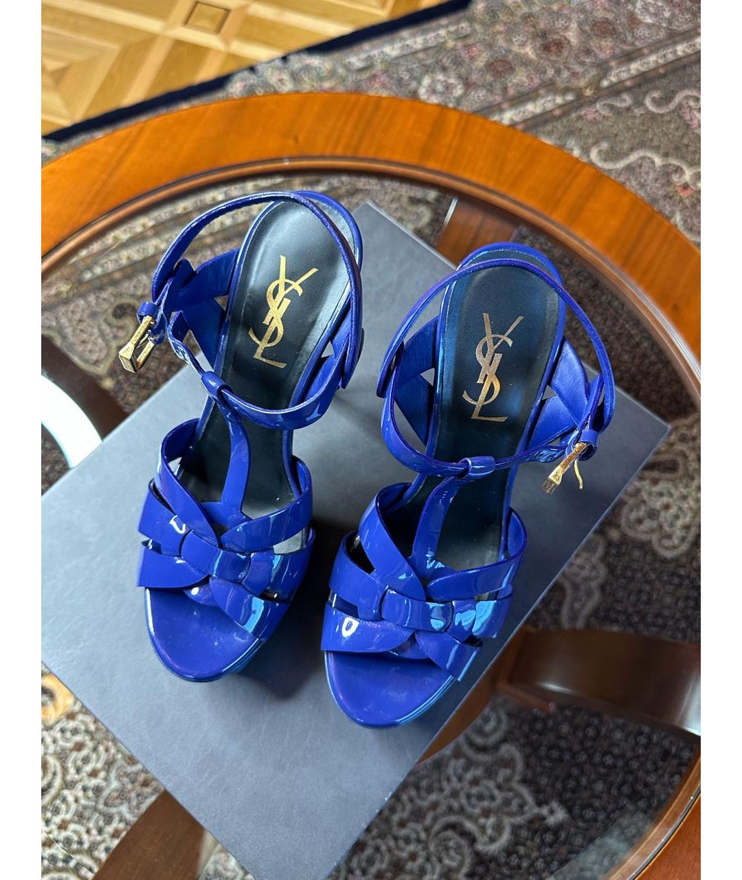 SAINT LAURENT Синие босоножки из лакированной кожи, фото 4