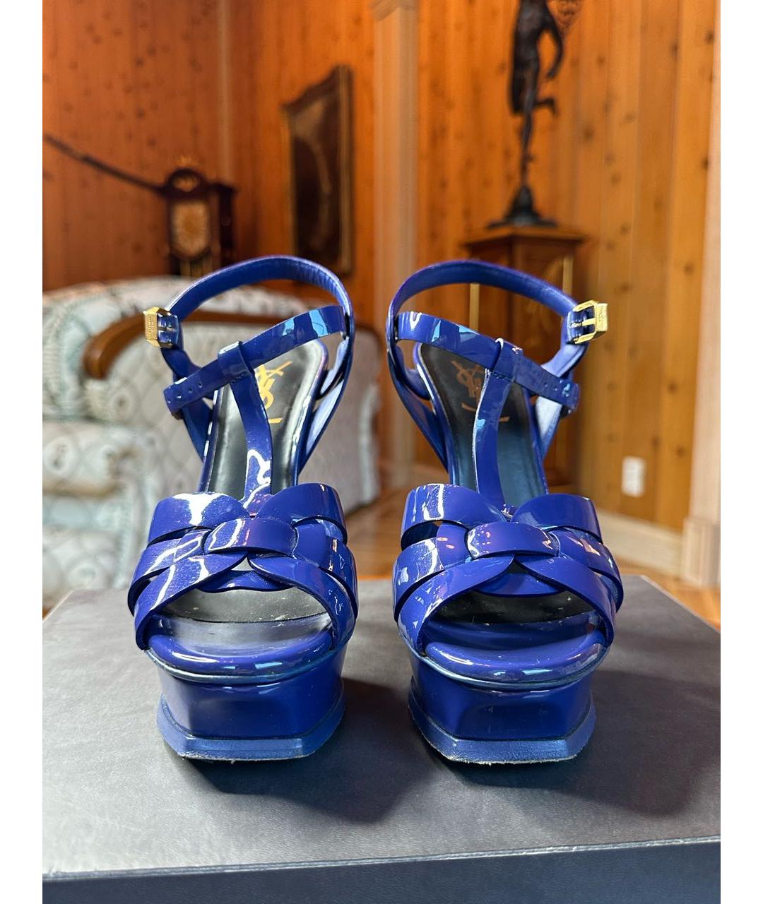 SAINT LAURENT Синие босоножки из лакированной кожи, фото 5