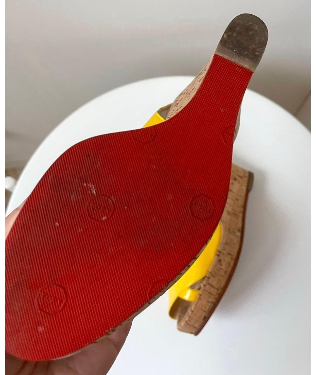 CHRISTIAN LOUBOUTIN Желтые кожаные босоножки, фото 5