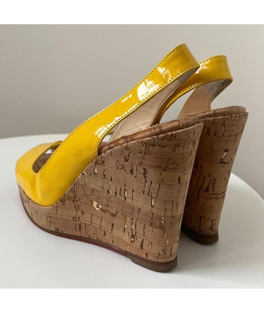 CHRISTIAN LOUBOUTIN Желтые кожаные босоножки, фото 4