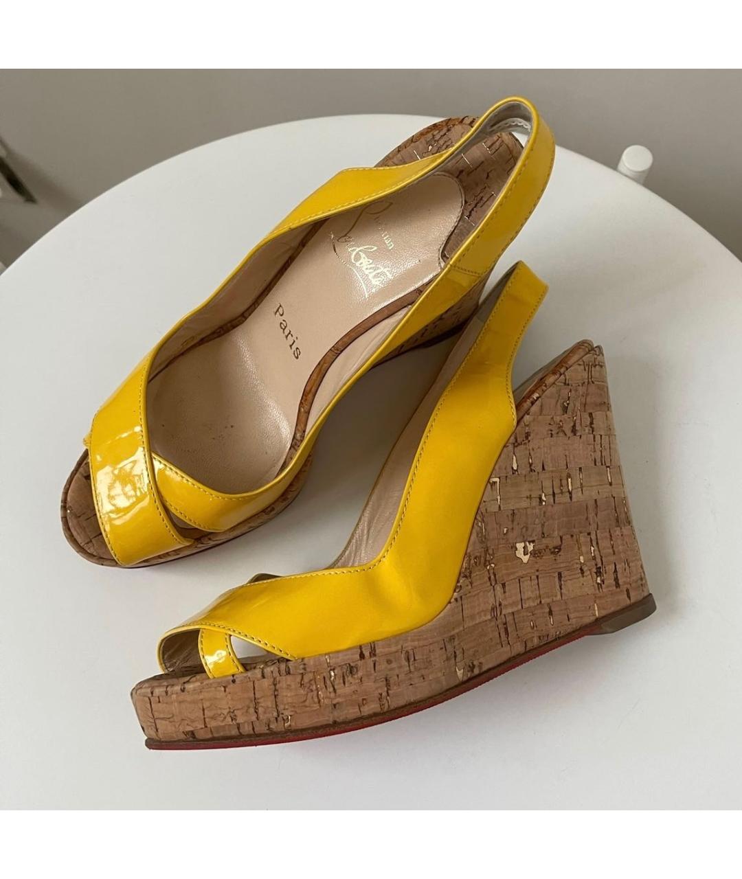 CHRISTIAN LOUBOUTIN Желтые кожаные босоножки, фото 7