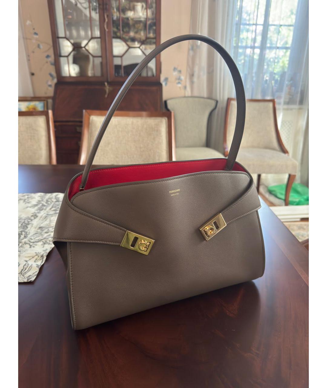 FERRAGAMO Коричневая кожаная сумка тоут, фото 5