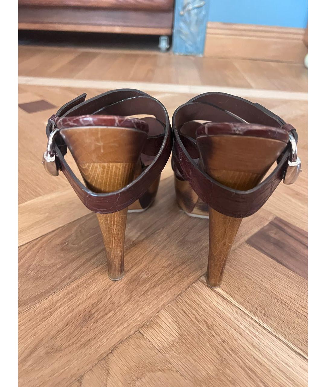 GUCCI Коричневые сабо из экзотической кожи, фото 4