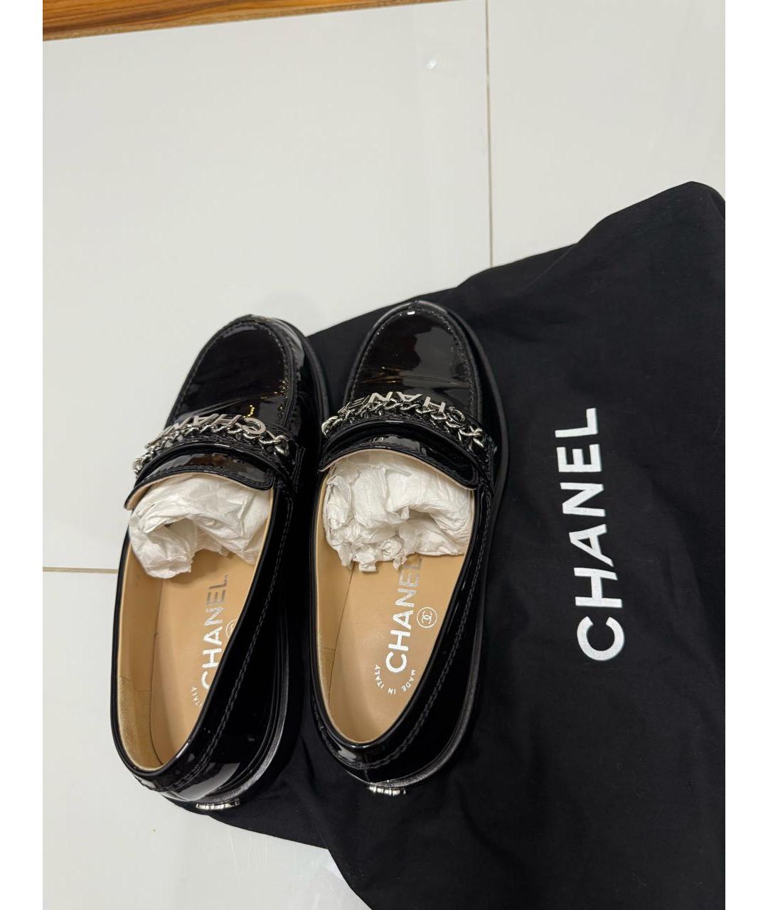 CHANEL Черные лоферы из лакированной кожи, фото 5