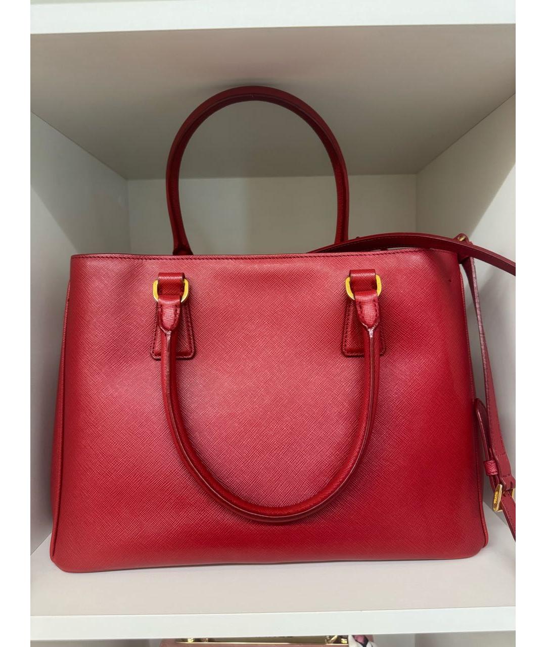 PRADA Красная кожаная сумка с короткими ручками, фото 2