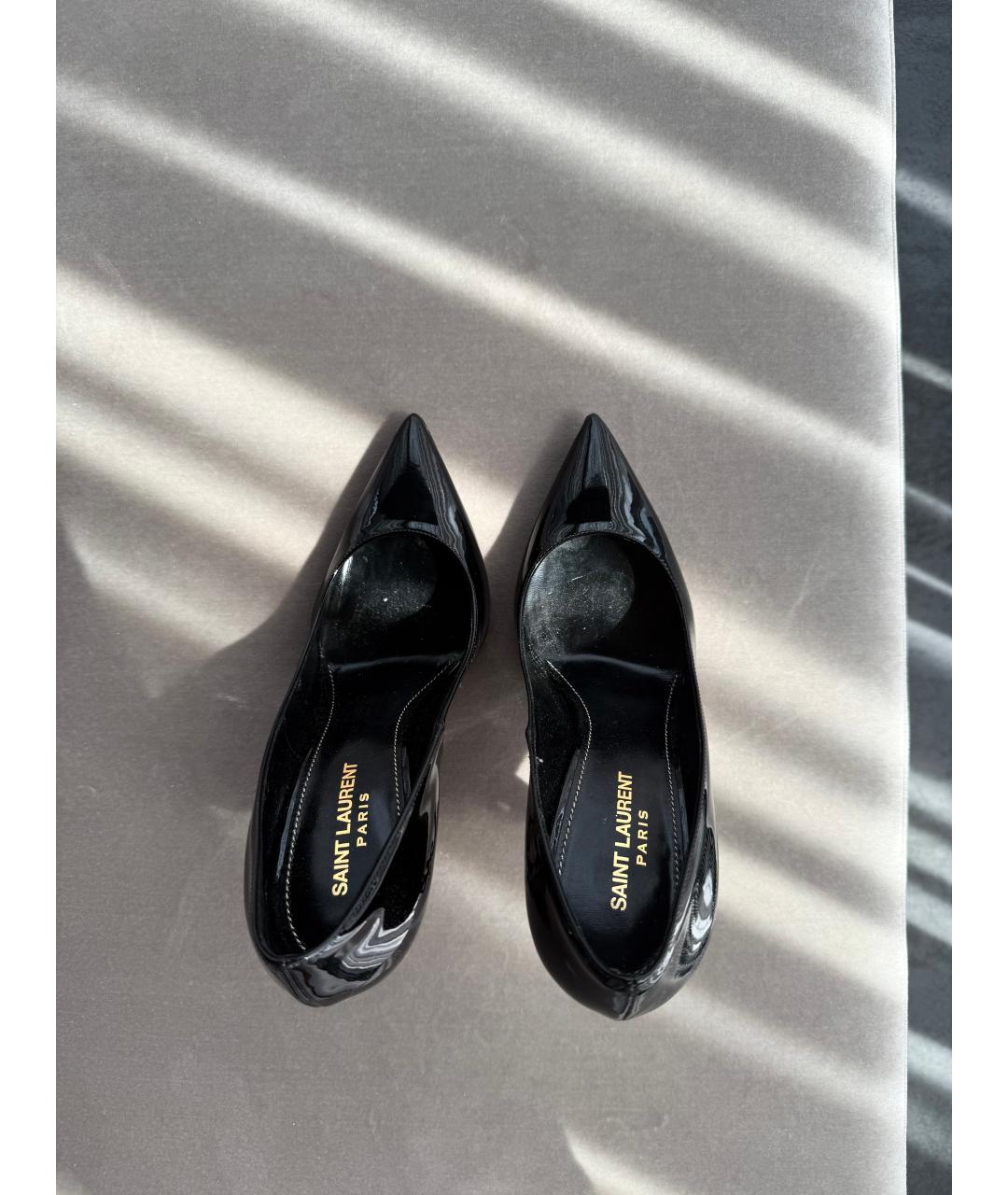 SAINT LAURENT Черные лодочки на низком каблуке из лакированной кожи, фото 5