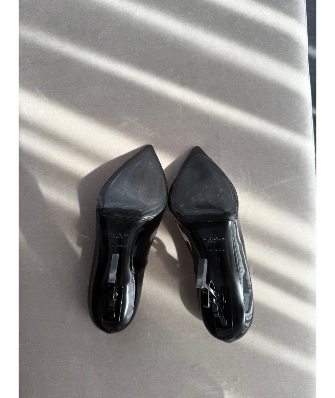 SAINT LAURENT Черные лодочки на низком каблуке из лакированной кожи, фото 6