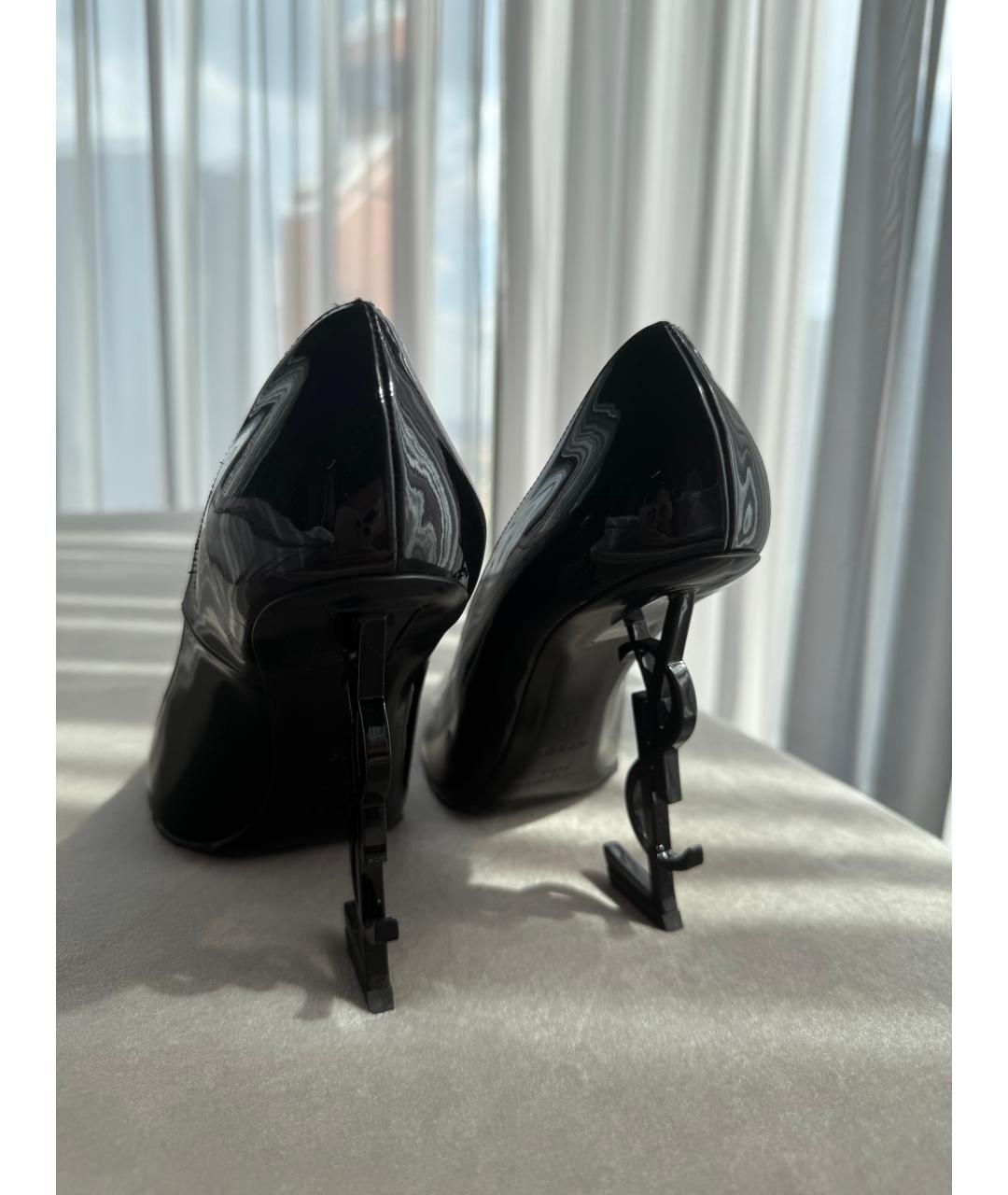 SAINT LAURENT Черные лодочки на низком каблуке из лакированной кожи, фото 4