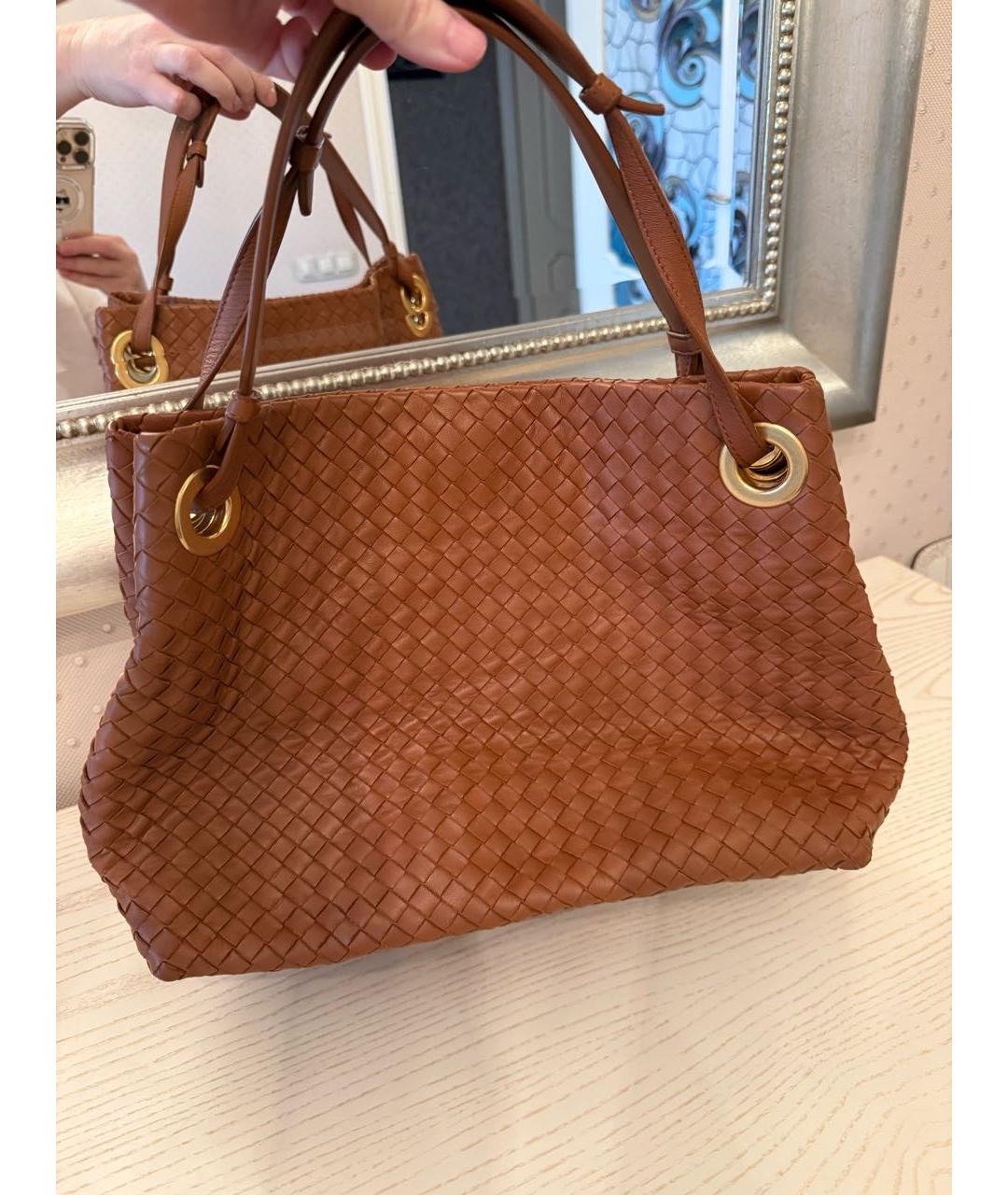 BOTTEGA VENETA Коричневая кожаная сумка с короткими ручками, фото 2