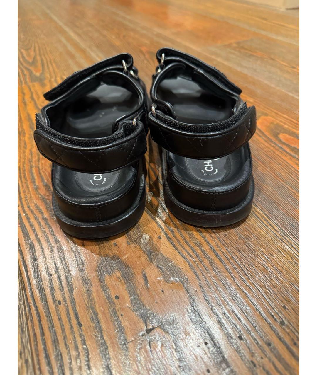 CHANEL Черные кожаные сандалии, фото 5