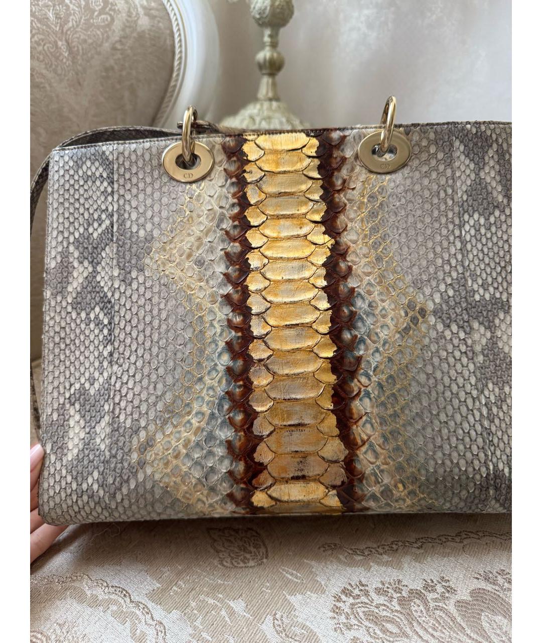CHRISTIAN DIOR Золотая сумка с короткими ручками из экзотической кожи, фото 5
