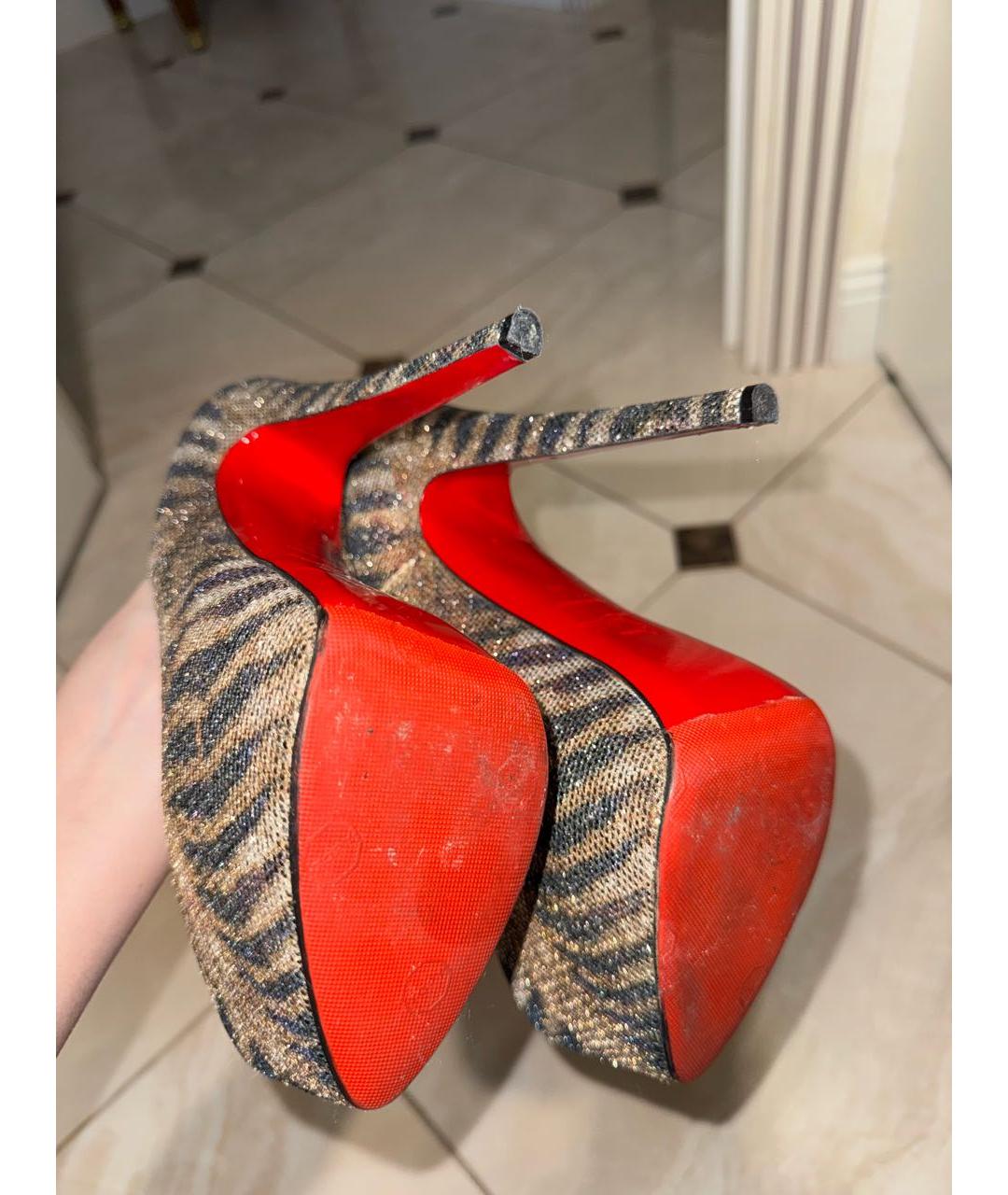 CHRISTIAN LOUBOUTIN Золотые кожаные туфли, фото 4
