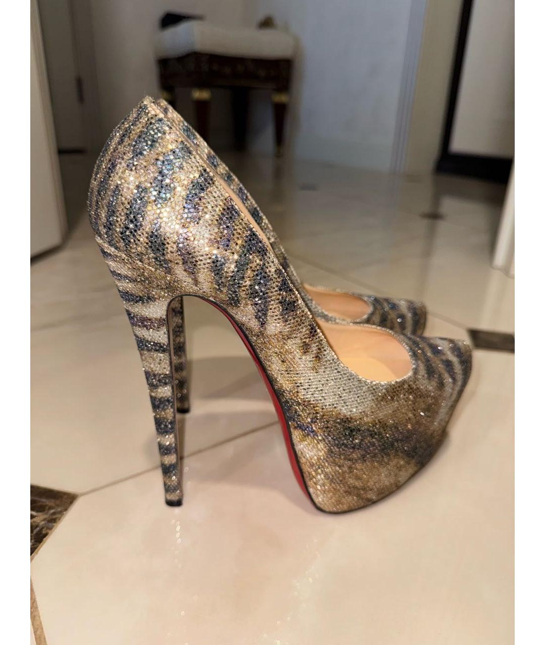 CHRISTIAN LOUBOUTIN Золотые кожаные туфли, фото 5