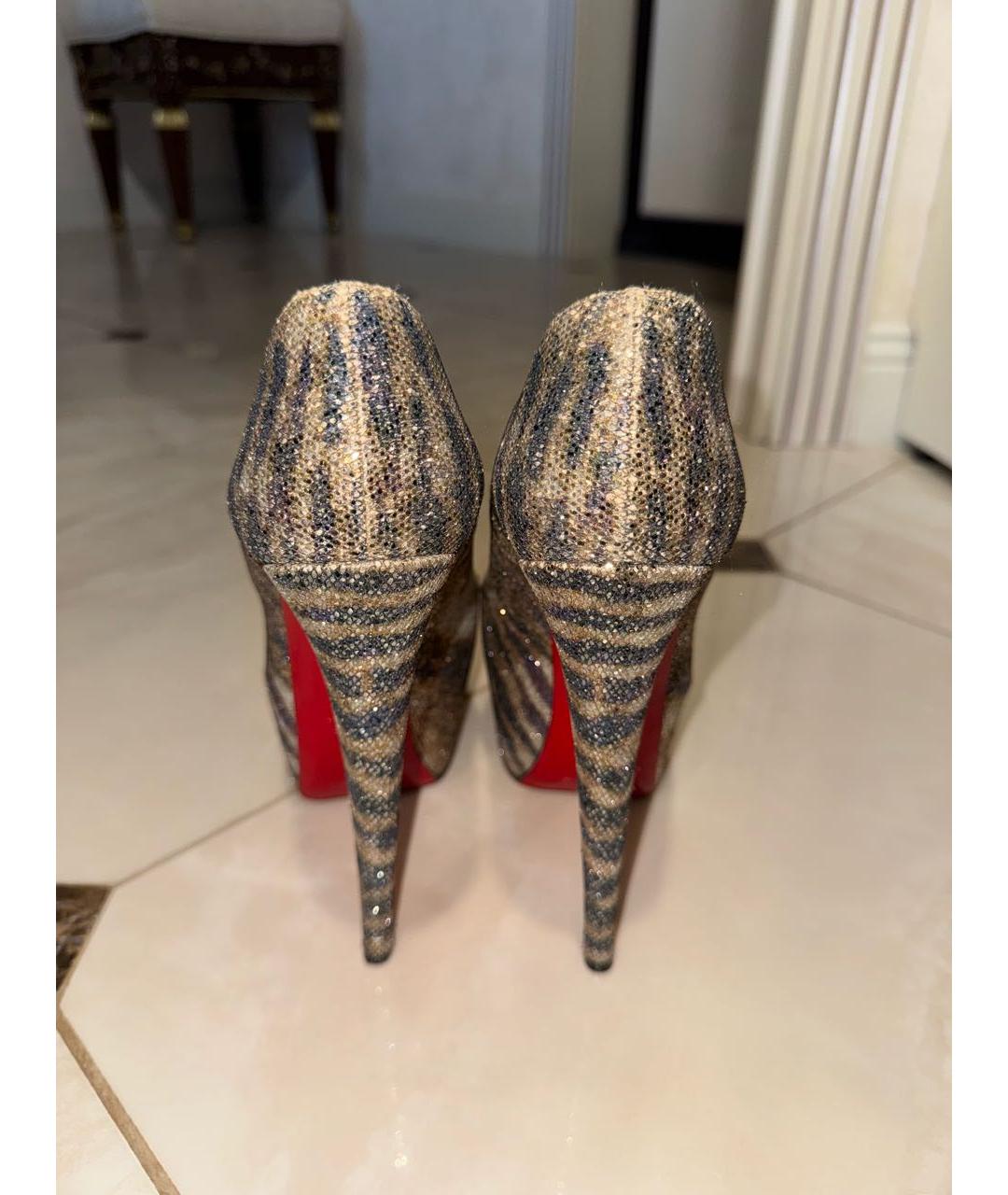 CHRISTIAN LOUBOUTIN Золотые кожаные туфли, фото 2