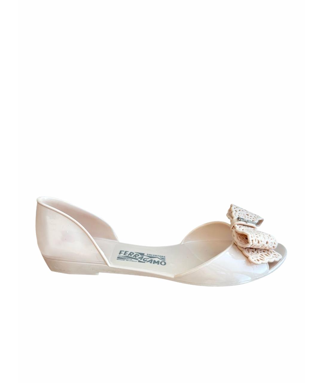 FERRAGAMO Бежевые резиновые балетки, фото 1