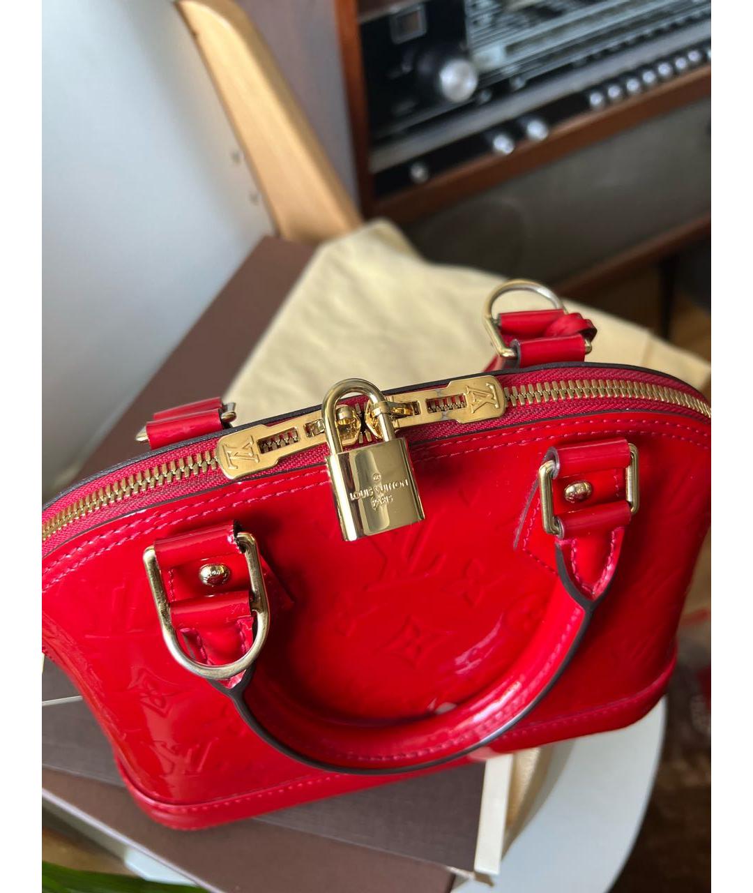 LOUIS VUITTON Красная кожаная сумка с короткими ручками, фото 6