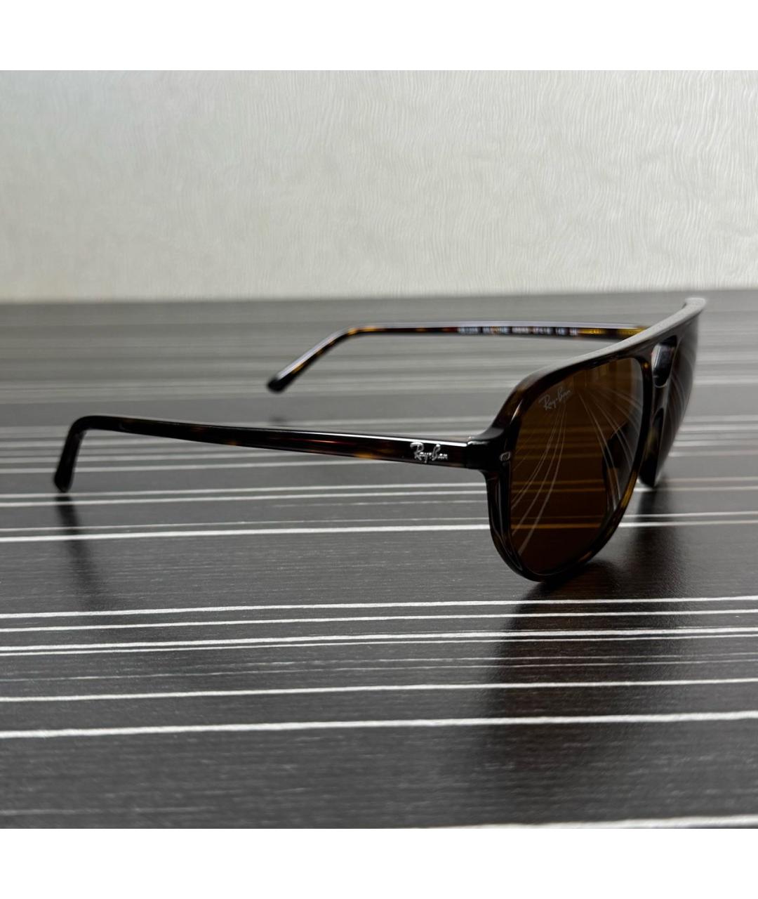RAY BAN Коричневые пластиковые солнцезащитные очки, фото 2