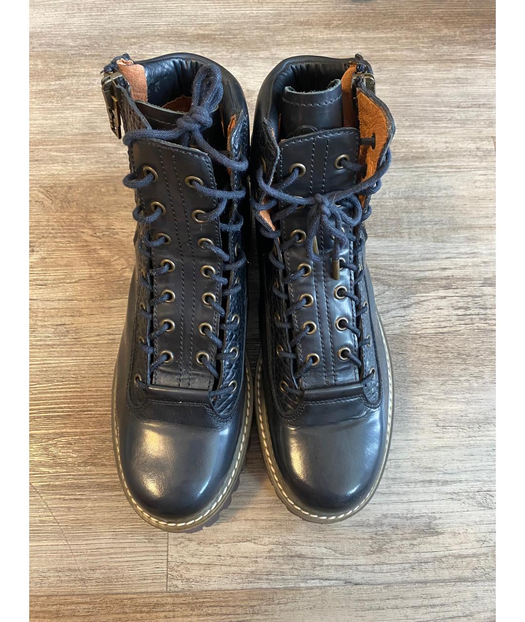 ALEXANDER MCQUEEN Синие высокие ботинки из лакированной кожи, фото 2