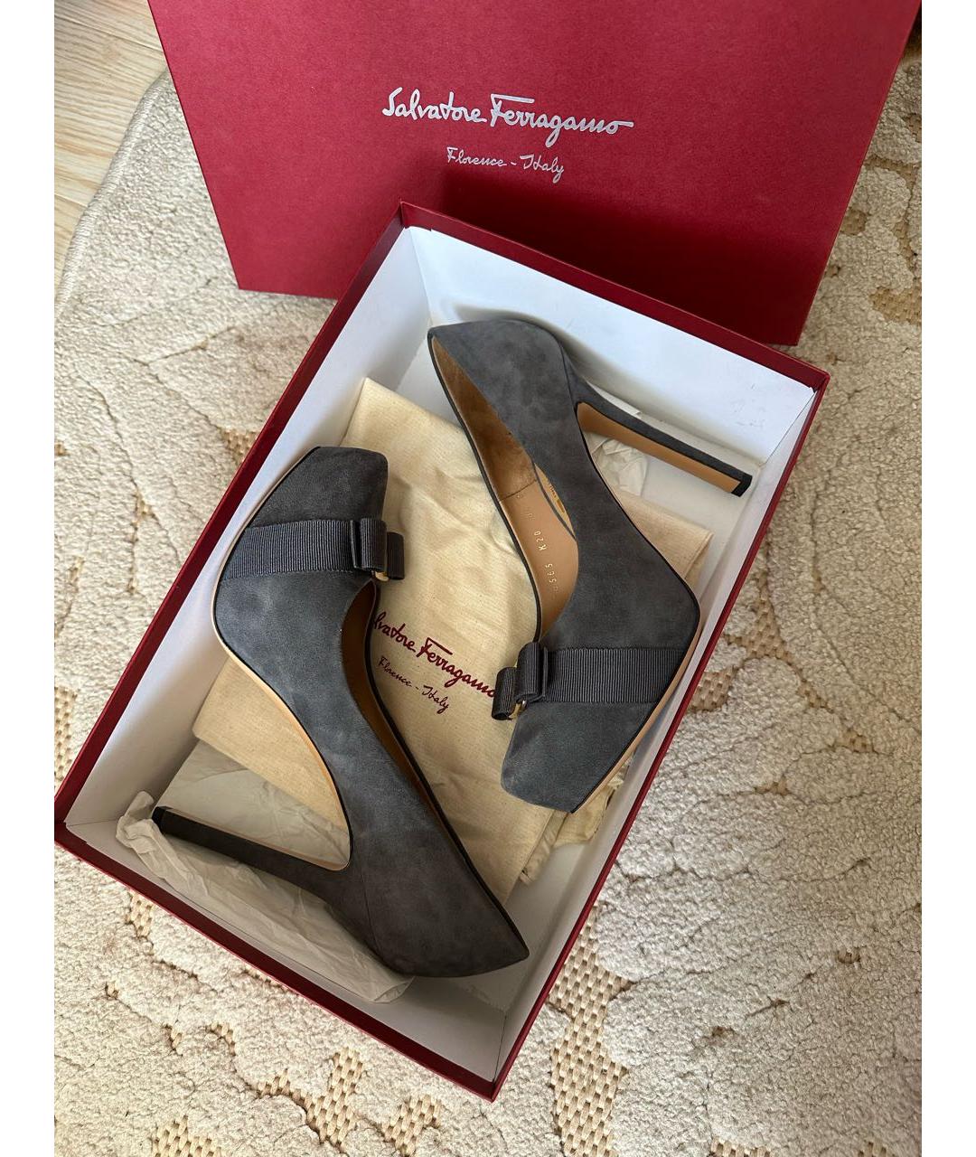 FERRAGAMO Серые замшевые туфли, фото 5