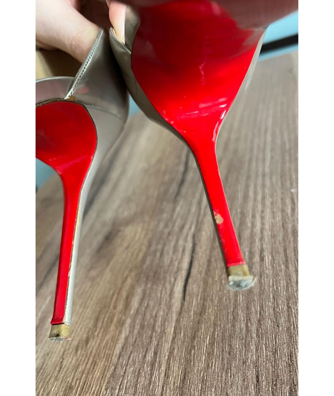 CHRISTIAN LOUBOUTIN Золотые кожаные босоножки, фото 5