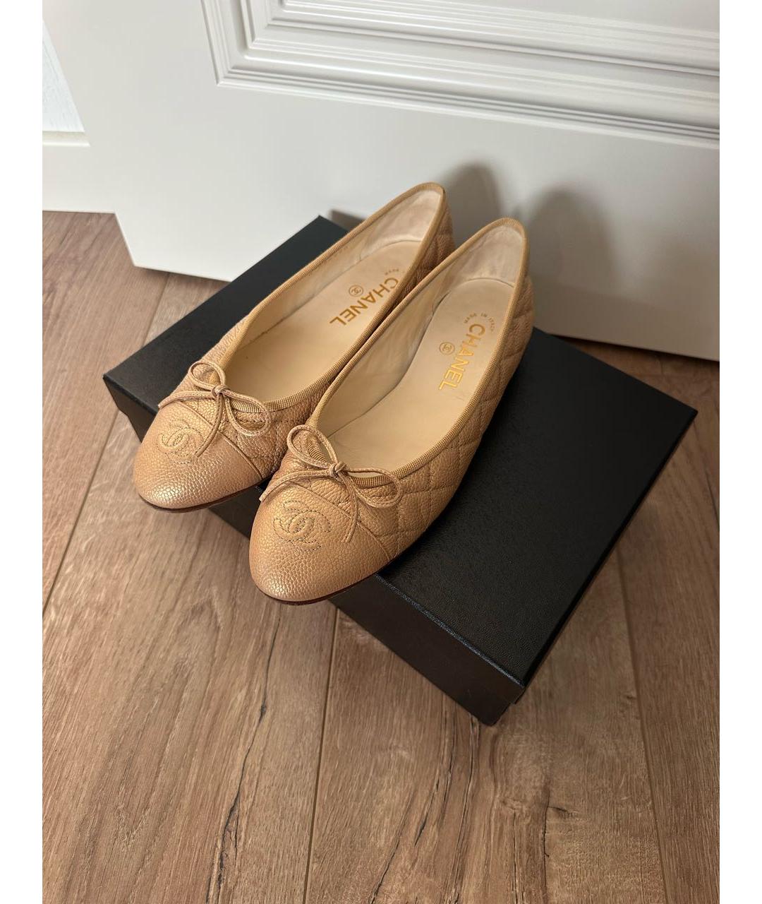 CHANEL Золотые кожаные балетки, фото 5
