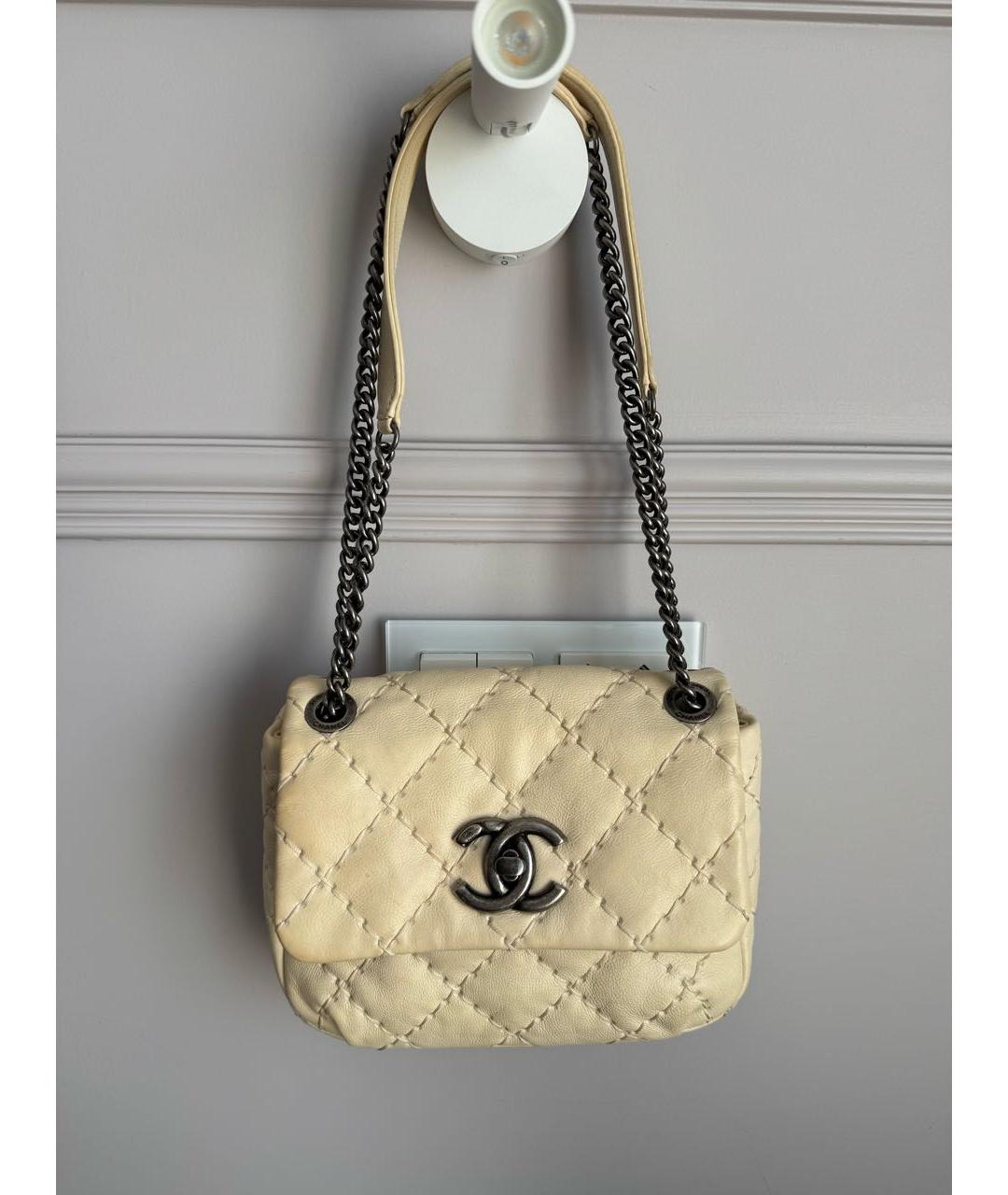 CHANEL Бежевая кожаная сумка через плечо, фото 2